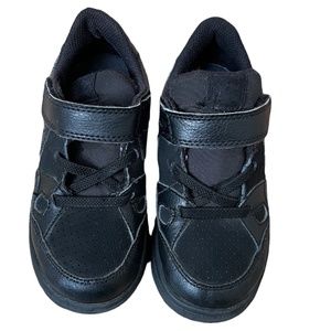 Black toddler Nike sneakers. Size 9C